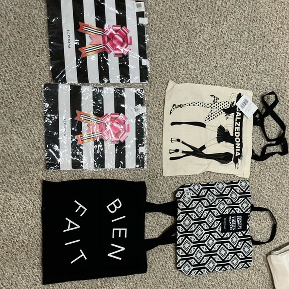 5 tote bags including Sephora Black and White Tote with Pink Accent - Picture 1 of 10